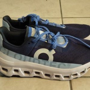 Womens On Running Cloudmonster size 7